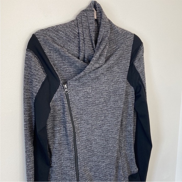 Lululemon Bhakti Yoga Jacket in Gray/Coco Pique Black / Black Size 10 MSRP $128 - Picture 6 of 14